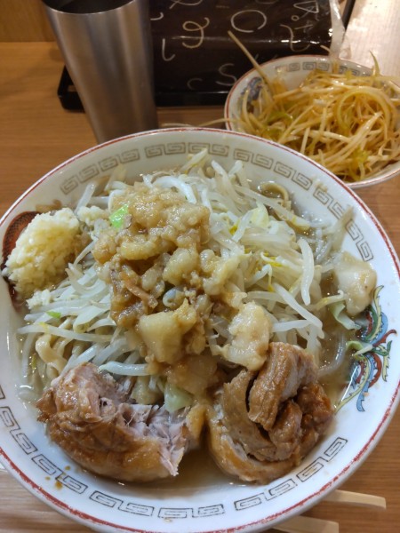 「小ラーメン＋白髪ネギ」@ラーメン豚山 恵比寿店の写真