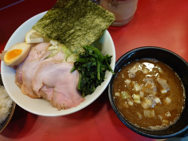 「魚介豚骨つけ麺（チャーシュー　キャベツ）」@らーめん 谷瀬家 新橋店の写真