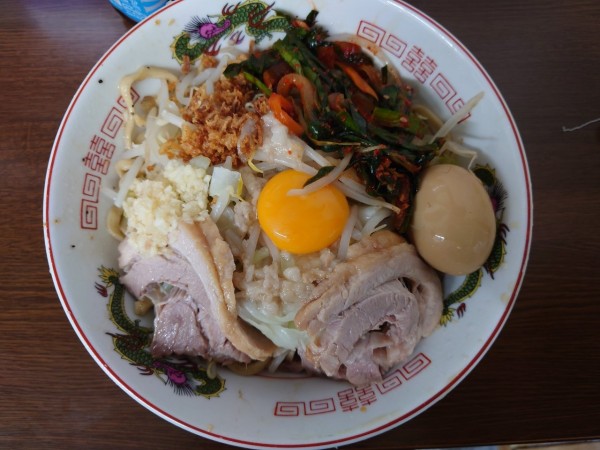 「汁なし（麺少なめ）ニラキムチ　味付き玉子」@ラーメン二郎 横浜関内店の写真