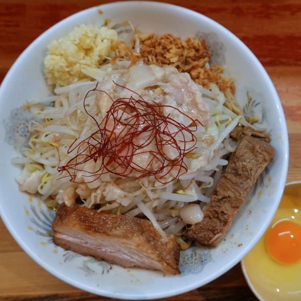 「小ラーメン（豚2枚）900円 + 汁なし 150円（蒜・脂）」@ラーメン二郎 会津若松駅前店の写真