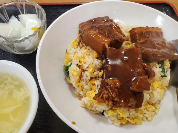 「豚角煮チャーハン」@揚州人家の写真