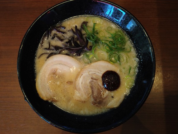 「赤ダレとんこつラーメン（針金）＋替玉（針金）」@元祖中洲屋台ラーメン 一竜 伊勢崎宮子店の写真