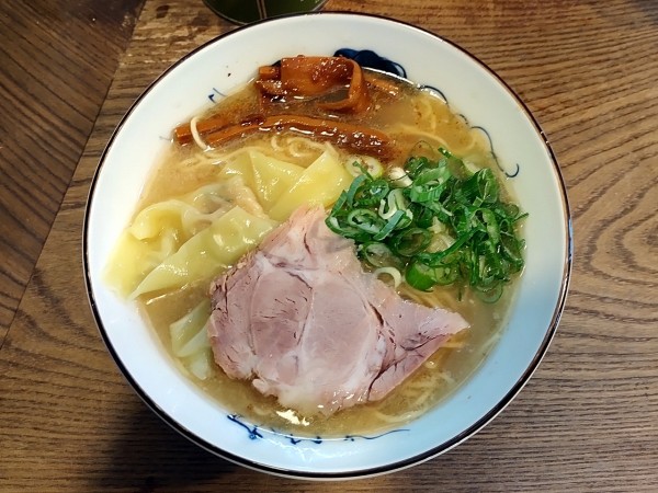 「塩ワンタン麺」@雷文の写真