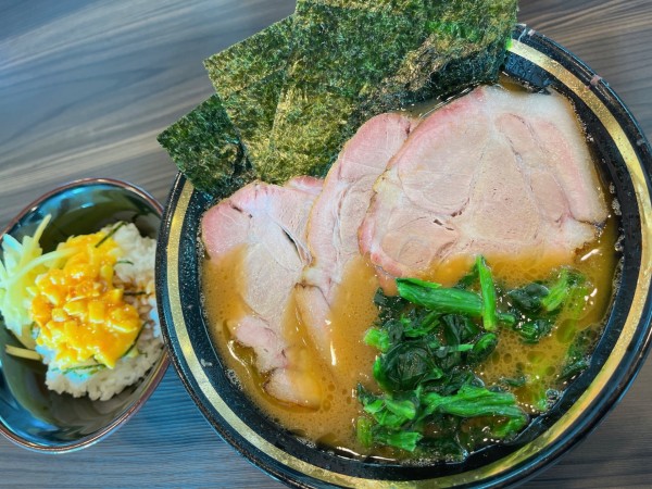 「チャーシューメン（3枚）＋半たまごまぶし」@家系ラーメン がくの写真