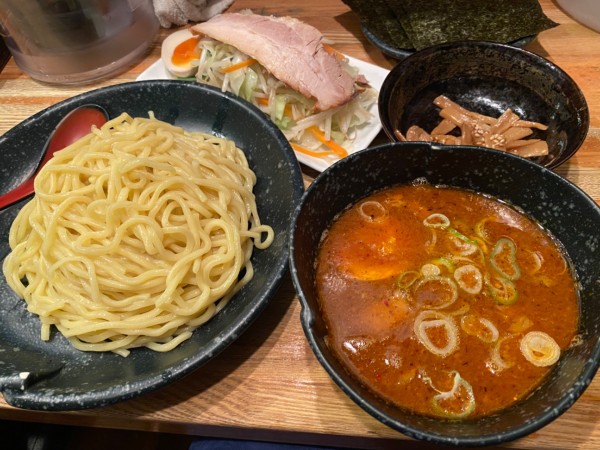 「辛つけ＋3品盛り＋メンマ＋のり」@つけ麺道 たけしの写真