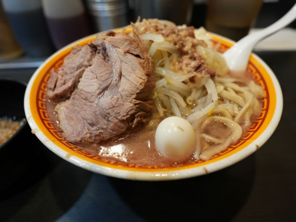 「ラーメン 豚1枚 アブラ＋ニンニク」@えどもんどの写真