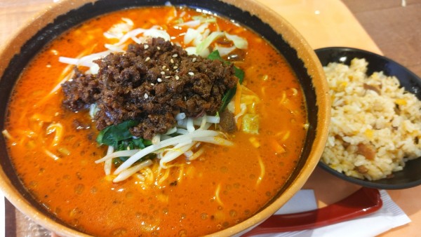 「四川担々麺・半炒飯(Cセット)・麺大盛  ￥1,090」@阿里城 川崎ルフロン店の写真