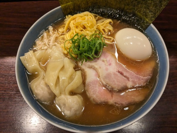 「特製醤油そば 手揉み麺」@麺屋 ルリカケスの写真