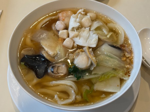 「色々海鮮入りあっさり醤油スープそば」@馥香の写真