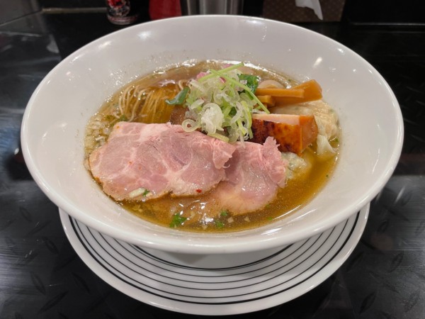 「特選煮干し塩noodle」@トーキョーニューミクスチャーヌードル 八咫烏 CHIKARABOの写真