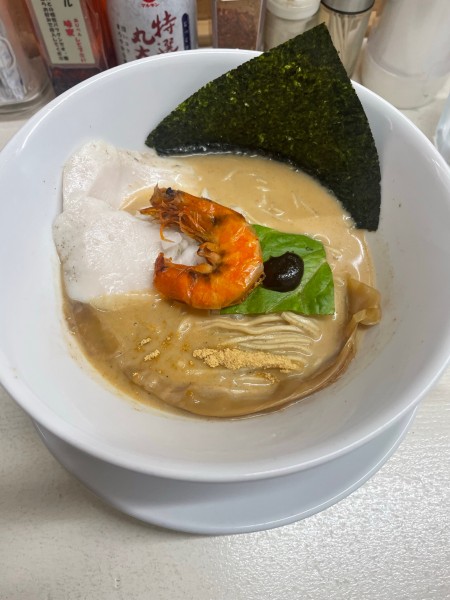 「濃厚海老そば」@マグロ卸のマグロ丼とラーメンの店 ウミノイロの写真