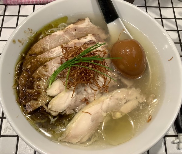 「冷やし特製辛味塩そば」@81番の写真