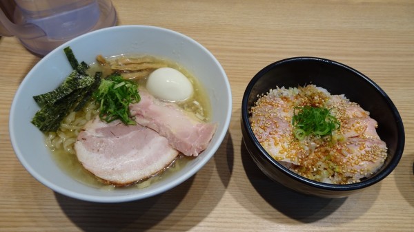 「冷やし白醤油ら〜めん（1,200円）＋しお味玉＋よだれ鶏丼」@しおらーめん進化 2ndの写真