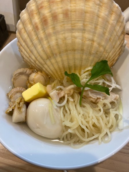 「鶏清湯ホタテ塩バター 1500」@濃厚鶏出汁拉麺 吉法師 KIPPOSHIの写真