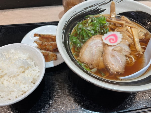 「純正醤油らーめん Aセット」@らーめん しおじの写真