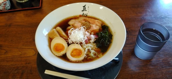 「正油（清湯）全部のせ」@真心の写真