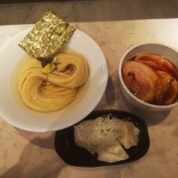 昆布水つけめん 醤油1,250円もちもち茹で餃子330円税込