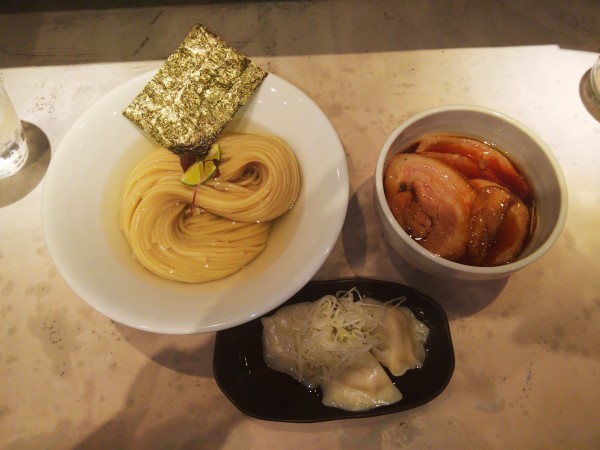 「昆布水つけめん 醤油1,250円もちもち茹で餃子330円税込」@麺 コレキヨの写真