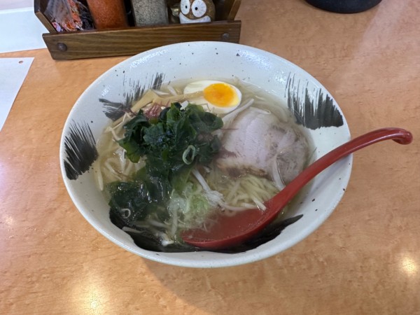 「沖縄石垣塩らーめん（並盛・150g）780円→500円」@創作味噌らーめん れんげ屋の写真