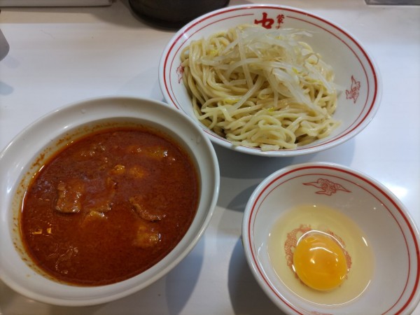 「冷やし味噌・大盛+生卵」@蒙古タンメン 中本 柏店の写真