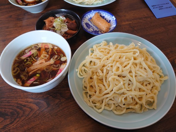 「メンマつけ麺大盛り+いなり寿司+もつ煮込み」@つけ麺 丸長の写真