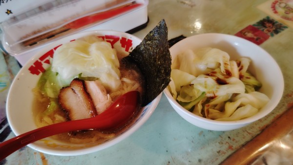 「朝ラー塩（太麺)６００円＆茹でキャベ１３０円」@ハイデン.コッコFACTORYサマンサ・タマサの写真