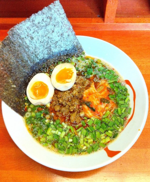 「台湾ラーメン 750円＋味玉・海苔 各100円」@らーめん・油そば 笑びすの写真