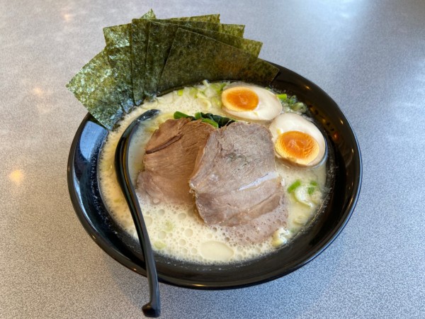 「豚骨塩スペシャル(1080円)」@横浜家系ラーメン 亜仟商店の写真