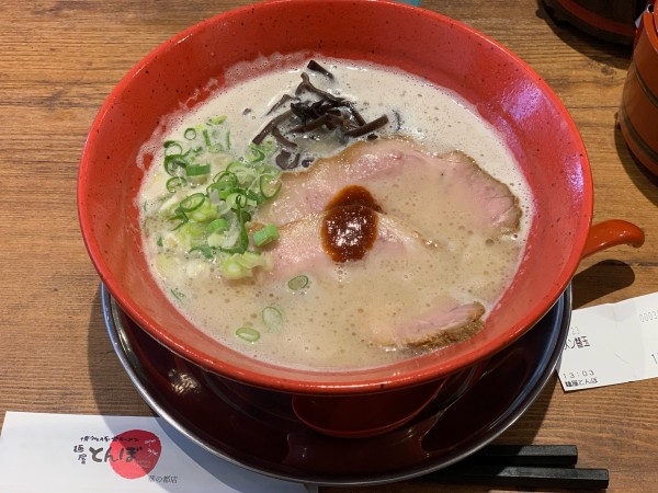 「赤の博多豚骨ラーメン（かた）」@麺屋とんぼの写真