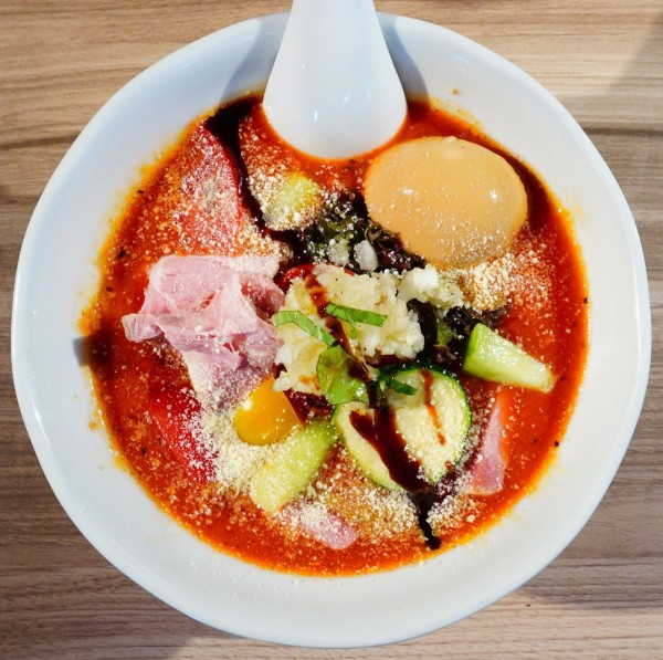 「【期間限定】完熟トマトの冷やしそば＋半熟煮卵」@麺や 豊の写真