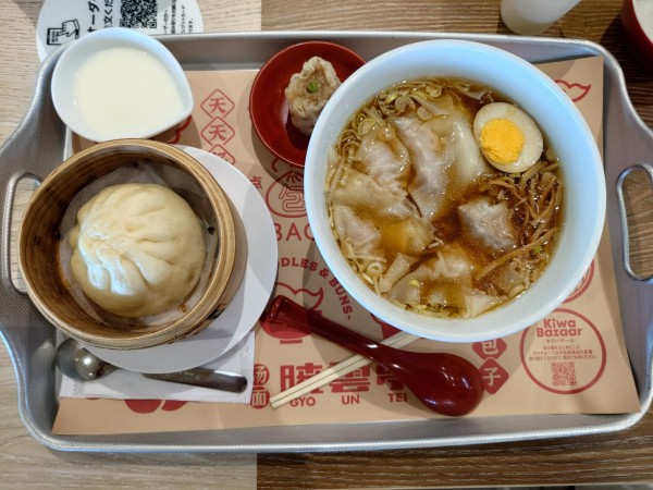 「ワンタン麺 Aセット(豚まん+焼売+ミニ杏仁セット1540」@暁雲亭 ふかや花園プレミアム・アウトレットの写真