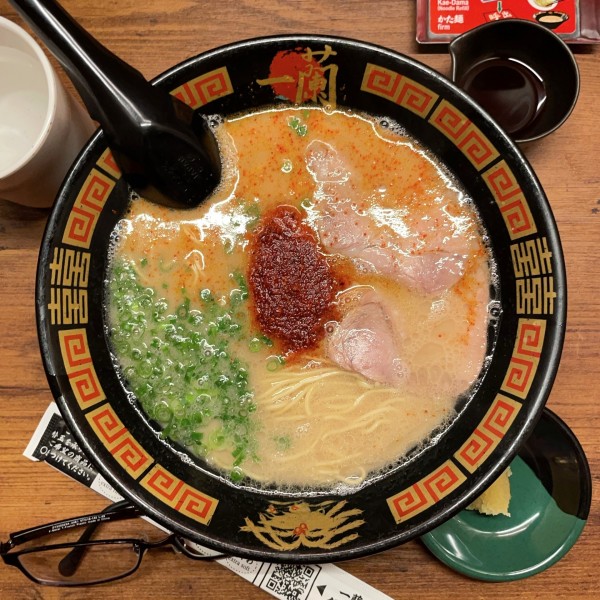 「天然とんこつラーメン　オスカランの酸味　追加にんにく　替玉２」@一蘭 新橋店の写真