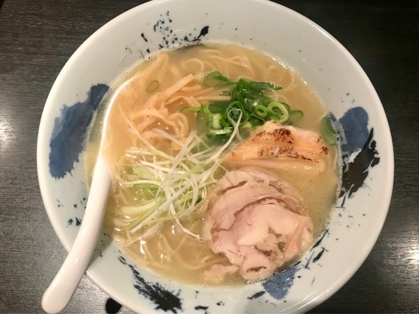 「濃厚鶏そば」@自家製麺 鶏そば 三歩一の写真