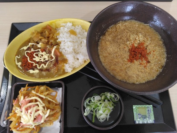 「朝そば”カレー”480円、クーポンでかき揚げ130円が無料」@ゆで太郎 津河芸町店の写真