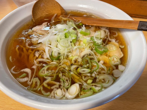 「葱油湯麺（葱入りラーメン）醤油」@楽食中華 飛燕の写真