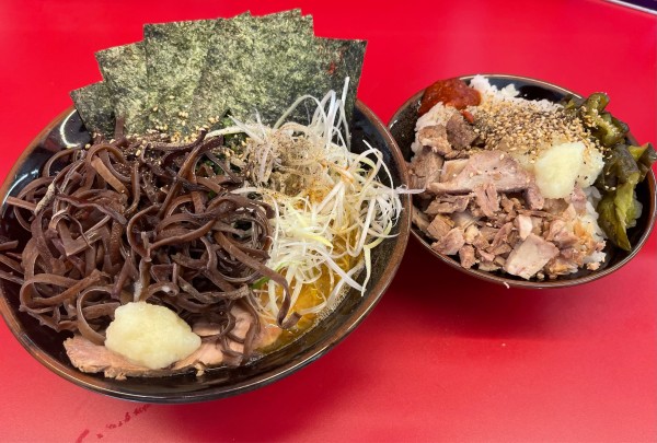 「○喜らーめん➕キクラゲ➕無料ライス」@家系ラーメン 佐々喜家の写真