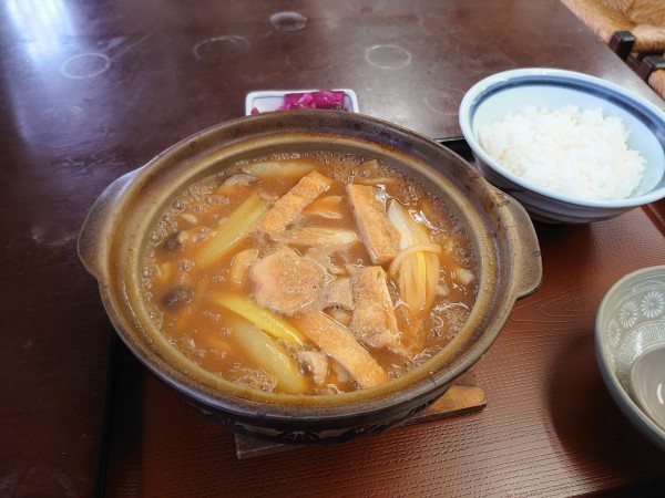 「味噌煮込みうどん+ライス」@手打ちみすゞ 渚店の写真