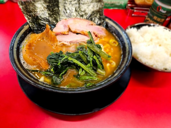 「ラーメン(味濃め、油多め)、豚トロ」@IEKEI_TOKYO 王道家直系の写真