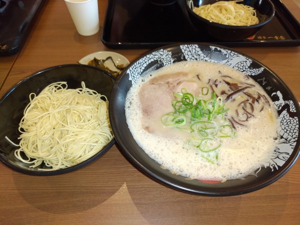 「博多豚骨ラーメン」@博多一幸舎 ららぽーと立川立飛店の写真