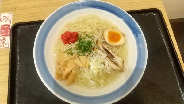 「牛骨冷やし塩ラーメン720円」@ごっつおらーめん イオン鳥取店の写真