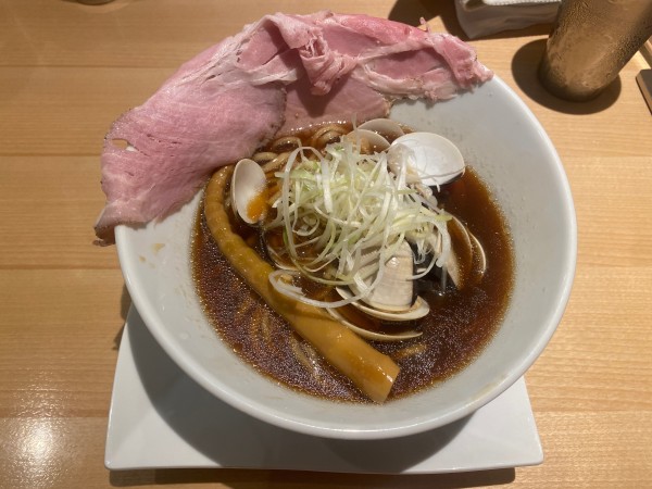 「はまぐりラーメン」@くそオヤジ最後のひとふり 三宮店の写真
