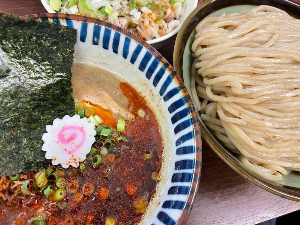 「辛搾り／冷・中盛（1020円）,ねぎ肉めし（300円）」@つけめん 三三㐂の写真