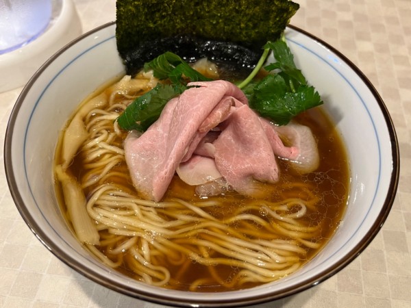 「いりこそば（黒）」@中華そば 四つ葉の写真