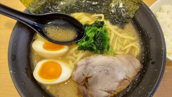 「Bランチ：味玉ラーメン・餃子３個と半ライス 800円」@よつ家 竹ノ塚店の写真