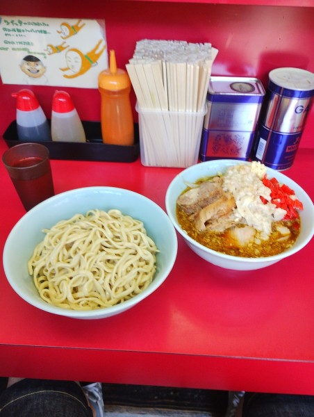 「小豚+ピリ辛！カレーつけ麺　1080円」@ラーメン二郎 中山駅前店の写真