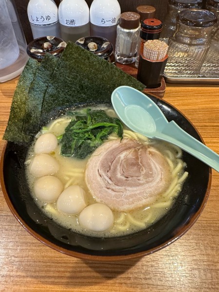 「らーめん(塩・並)+うずら5個」@横浜家系ラーメン 横浜道 秋葉原店の写真