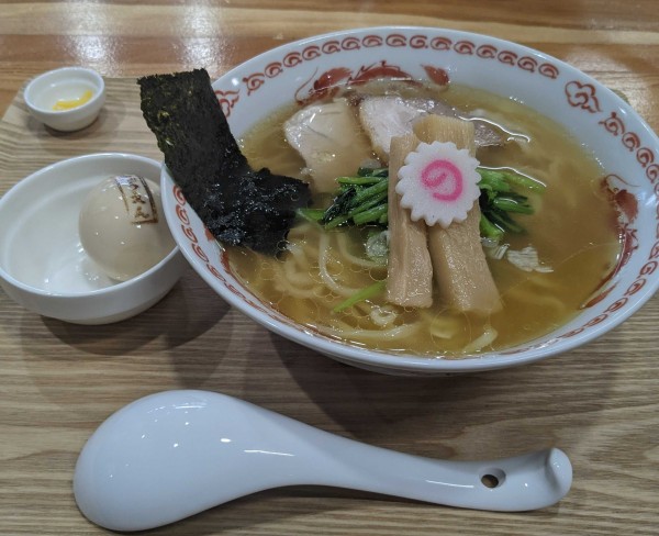 「醤塩らーめん + 味玉」@水郷らーめん 中華そば しょうえん 神栖店の写真