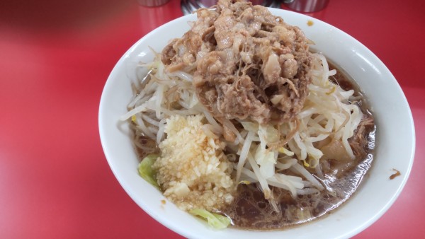 「麺半分800円ニンニク野菜脂」@ラーメン二郎 柏店の写真