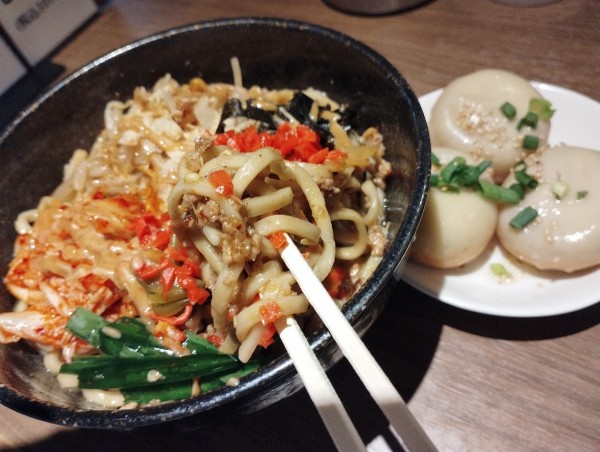 「肉だしまぜそば(865)＋小籠包セット(385)」@六角橋焼小籠包の写真