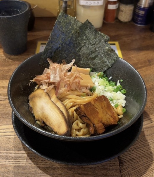 「煮干油そば 中盛」@油そばまぜそば専門店 まる伊の写真